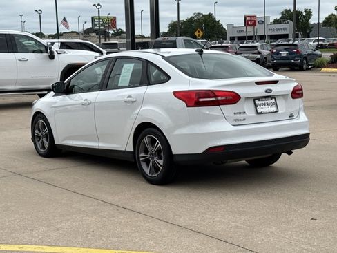 Used 2018 Ford Focus SE w/ SE Appearance Package FWD image 10