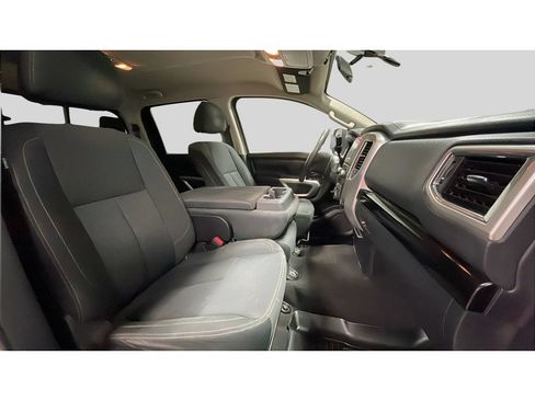 Used 2017 Nissan Titan SV AWD/4WD image 17