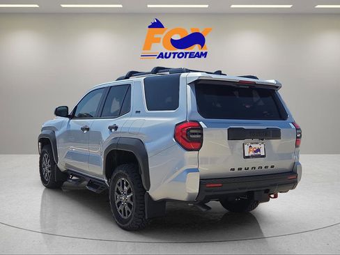 New 2026 Toyota 4Runner SR5 AWD/4WD image 3