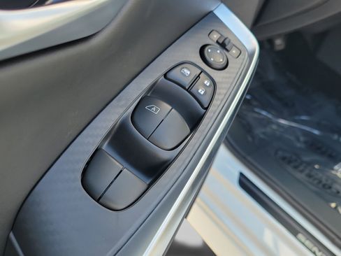 Used 2025 Nissan Sentra SR FWD image 32