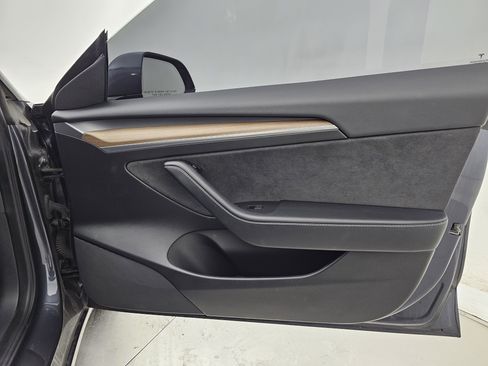 Used 2022 Tesla Model 3 Performance image 16