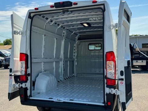 Used 2025 RAM ProMaster 2500 w/ Convenience Group FWD image 19