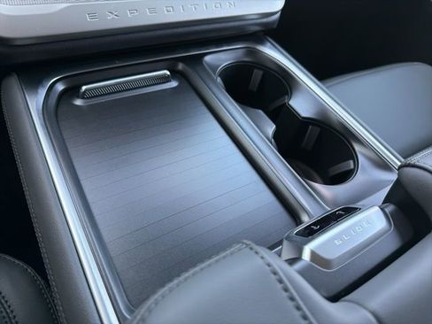 New 2026 Ford Expedition Active image 23