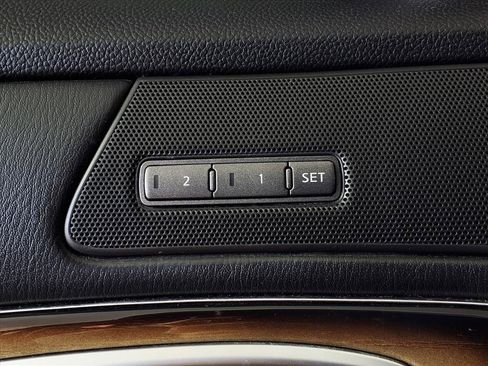 Used 2012 INFINITI M35 w/ Deluxe Touring Pkg image 19