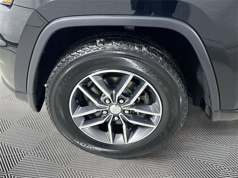 Used 2018 Jeep Grand Cherokee Limited image 29