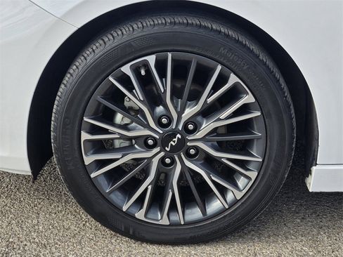 Certified 2024 Kia Forte GT-Line image 11