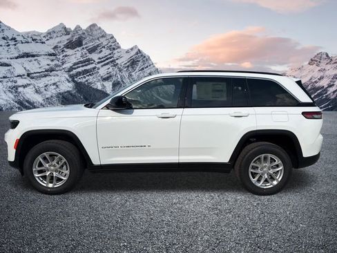 New 2026 Jeep Grand Cherokee Laredo AWD/4WD image 8