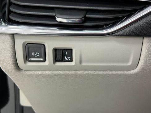 Used 2023 Cadillac XT4 Luxury w/ Cold Weather Package image 14