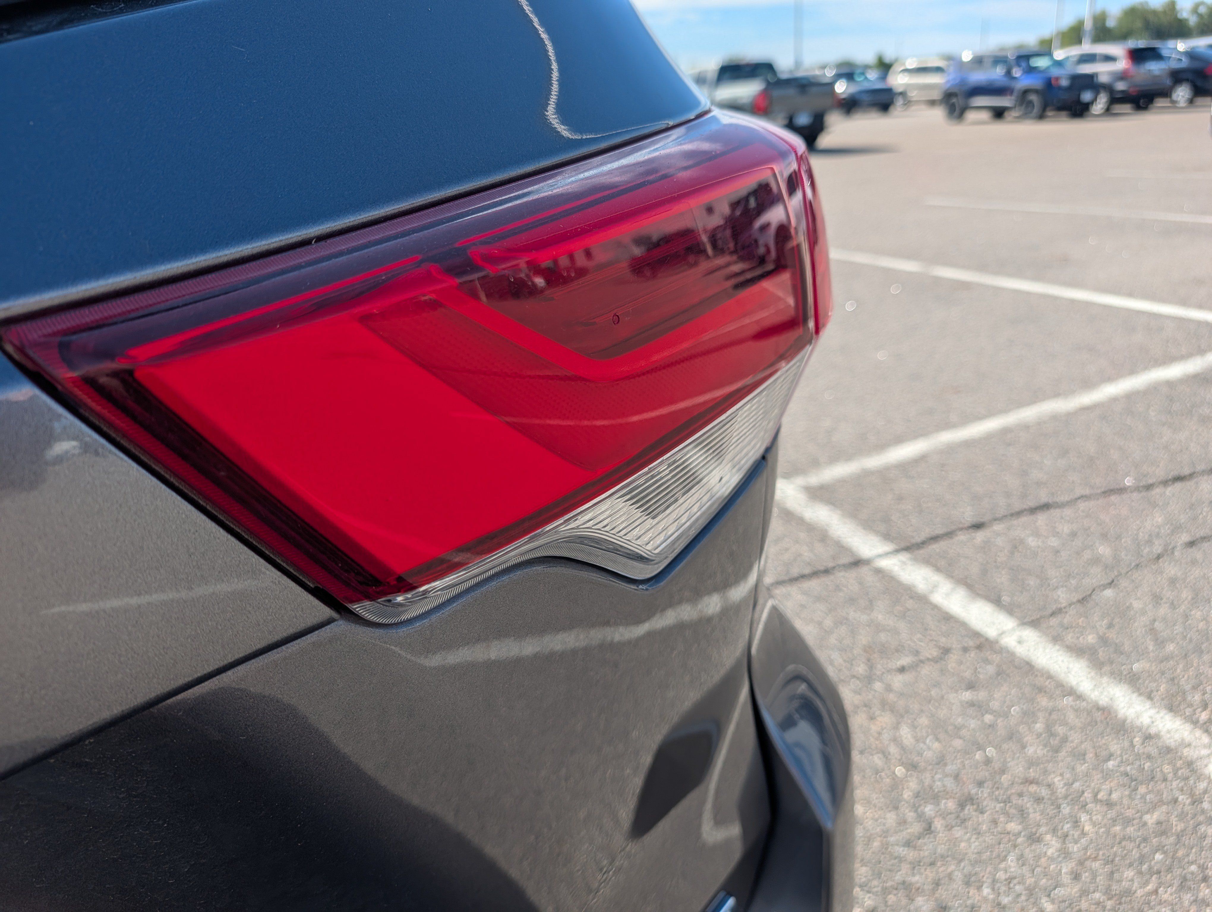 Used 2018 Toyota Highlander LE AWD/4WD image 5