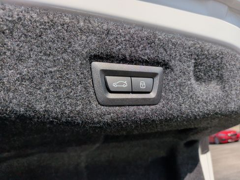 Used 2027 BMW i5 eDrive40 w/ M Sport Package RWD image 44
