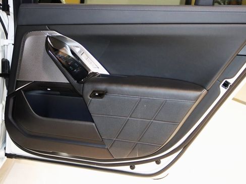 Used 2023 BMW 760i xDrive image 75