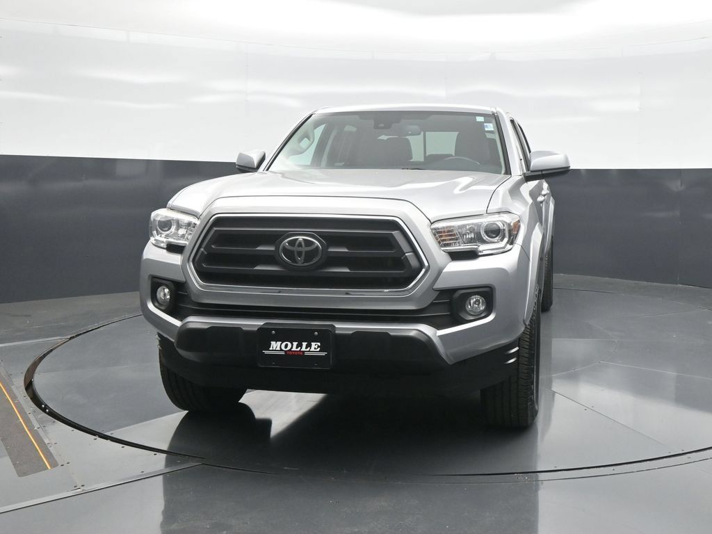 Certified 2020 Toyota Tacoma SR5 AWD/4WD image 2