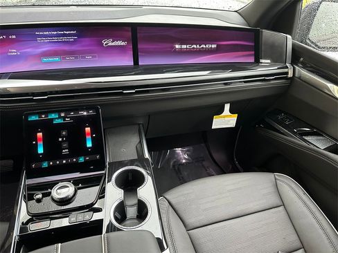 New 2026 Cadillac Escalade ESV Sport w/ Touring Package image 19