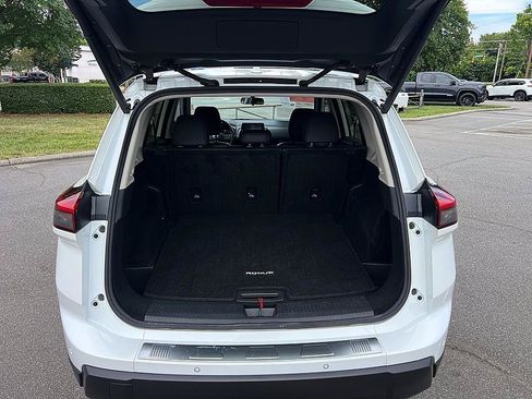 Certified 2025 Nissan Rogue SV w/ SV Premium Package FWD image 15