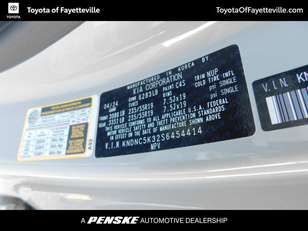 Used 2025 Kia Carnival EX FWD image 11