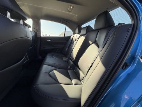 Used 2020 Toyota Camry XLE image 18