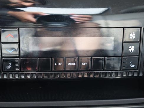 Used 2022 Jeep Wagoneer Series III w/ Premium Group I image 23