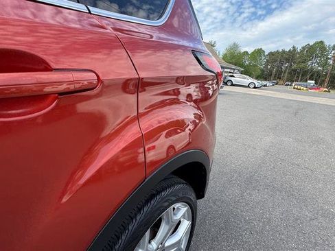 Used 2019 Ford Escape Titanium image 18