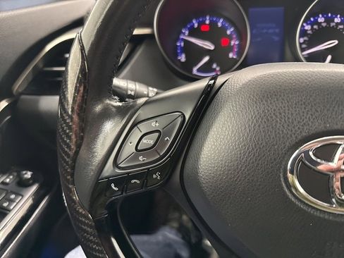 Used 2022 Toyota C-HR Limited image 23