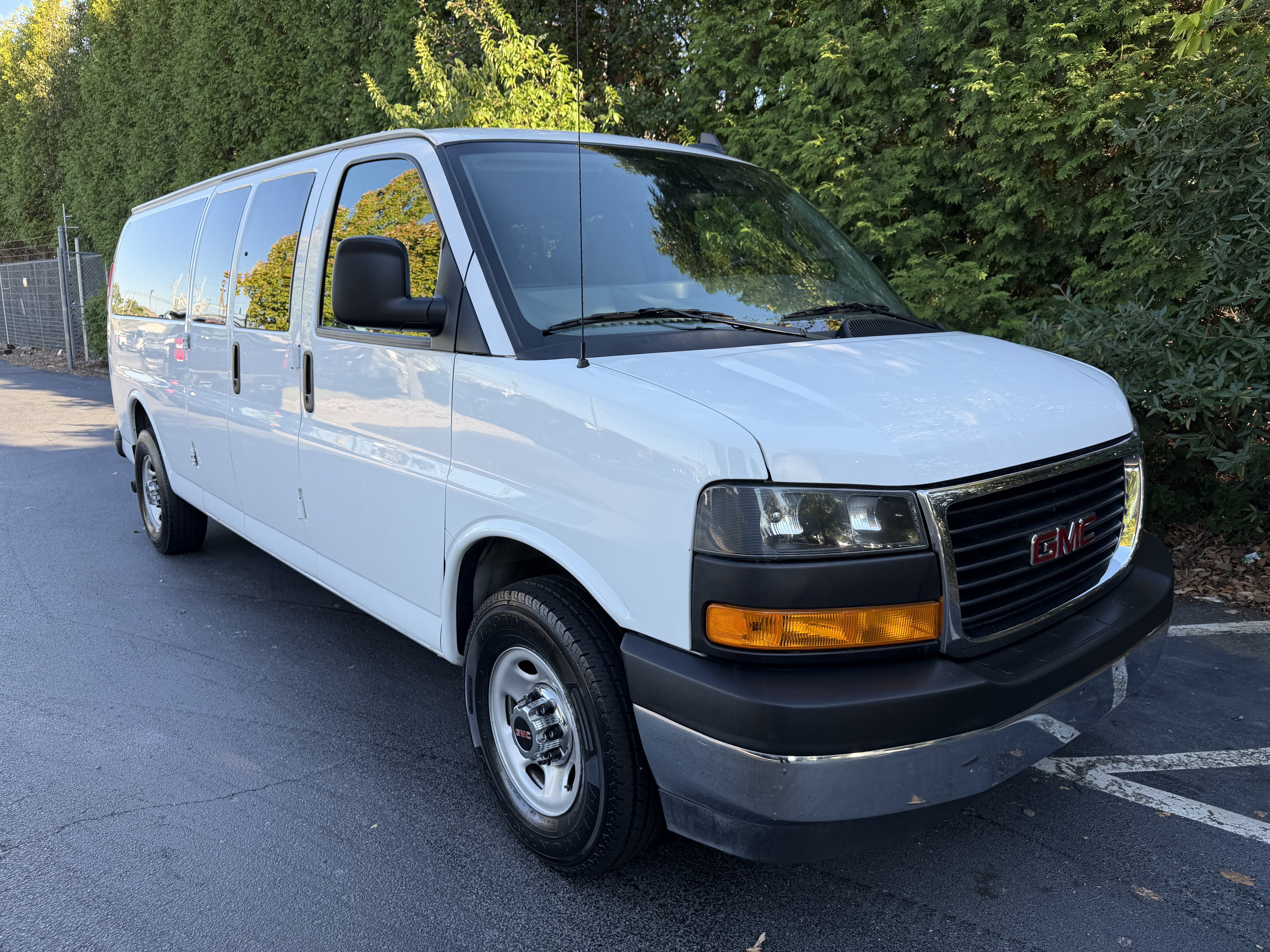 Used 2025 GMC Savana 3500 LT w/ LT Preferred Equipment Group RWD image 2