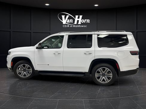 Used 2023 Jeep Wagoneer 4WD w/ Premium Group I image 4