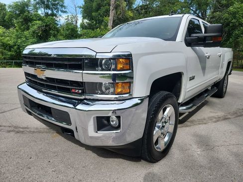 Used 2018 Chevrolet Silverado 2500 LT w/ Texas Edition AWD/4WD image 5