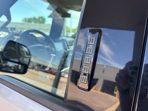 Used 2017 Ford F250 Lariat w/ Lariat Ultimate Package AWD/4WD image 21