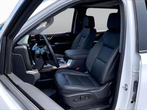 Used 2024 Chevrolet Silverado 1500 LT Trail Boss w/ LT Trail Boss Premium Package AWD/4WD image 7