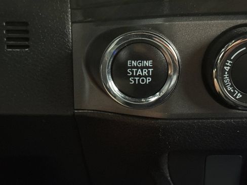 Used 2021 Toyota Tacoma TRD Off-Road AWD/4WD image 31