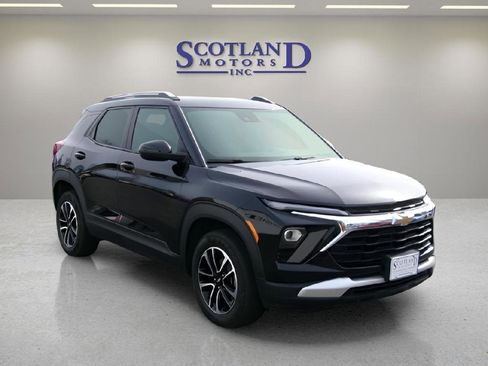 Used 2025 Chevrolet TrailBlazer LT AWD/4WD image 4