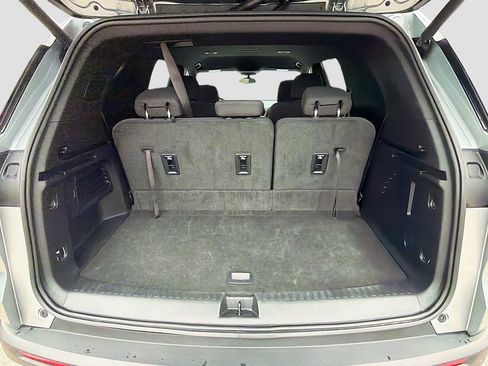 Used 2024 Chevrolet Traverse LT image 11