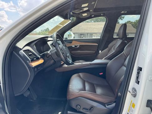 Used 2022 Volvo XC90 T6 Momentum w/ Advanced Package image 22