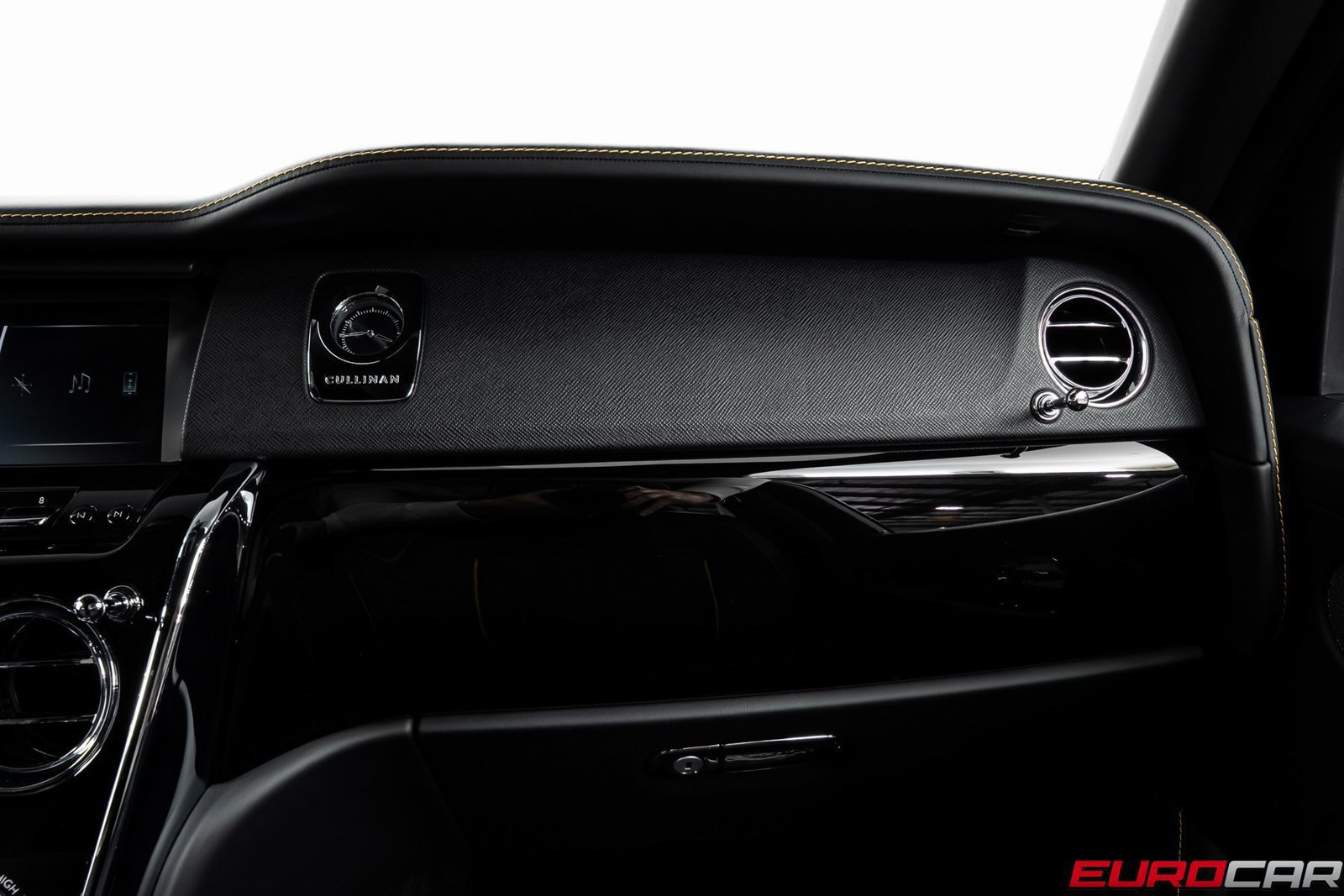 Used 2024 Rolls-Royce Cullinan AWD/4WD image 33