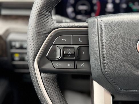 Used 2025 Toyota Tacoma Limited image 11