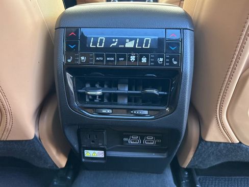 Used 2024 Jeep Grand Cherokee Summit AWD/4WD image 34