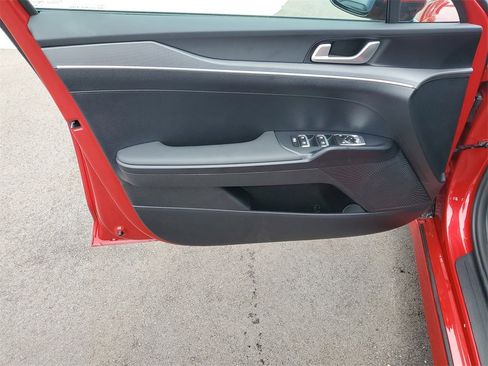 New 2025 Kia K5 LXS image 8