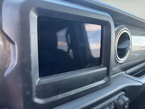 Used 2020 Jeep Wrangler Unlimited Sahara AWD/4WD image 20