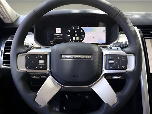 Used 2025 Land Rover Discovery S AWD/4WD image 19