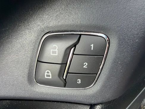 Used 2020 Ford Expedition XLT w/ Equipment Group 202A AWD/4WD image 29