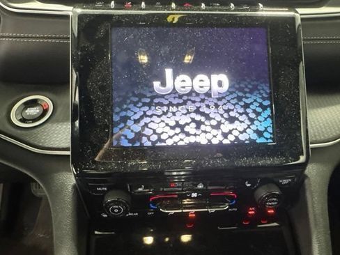 Used 2024 Jeep Grand Cherokee Altitude RWD image 15