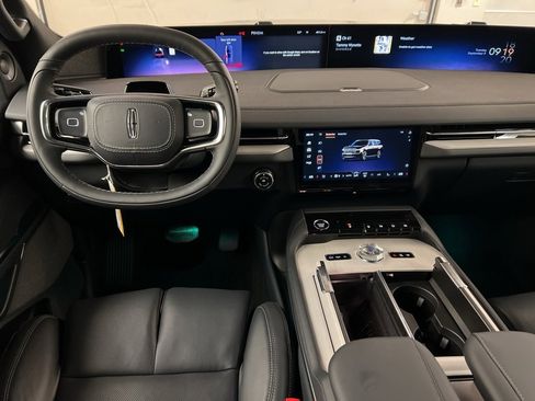 Used 2025 Lincoln Navigator Reserve w/ Jet Appearance Package image 8