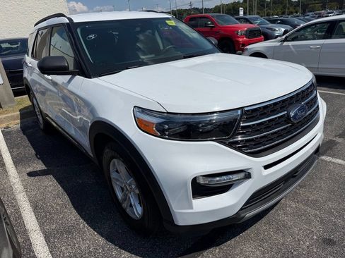 Used 2023 Ford Explorer XLT w/ Equipment Group 202A RWD image 2