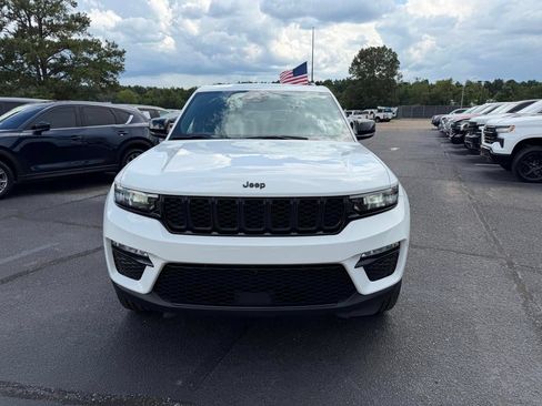 Used 2023 Jeep Grand Cherokee Limited w/ Black Appearance Package AWD/4WD image 2