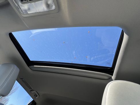 Used 2017 Toyota Highlander XLE image 28