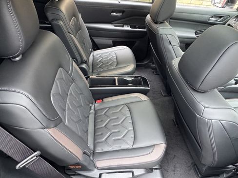 New 2026 Nissan Pathfinder Platinum AWD/4WD image 12