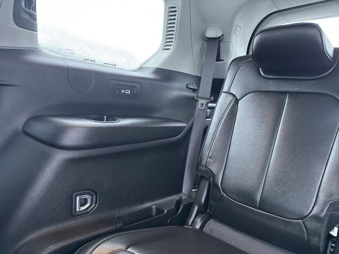 Used 2023 Jeep Grand Cherokee L Limited image 35