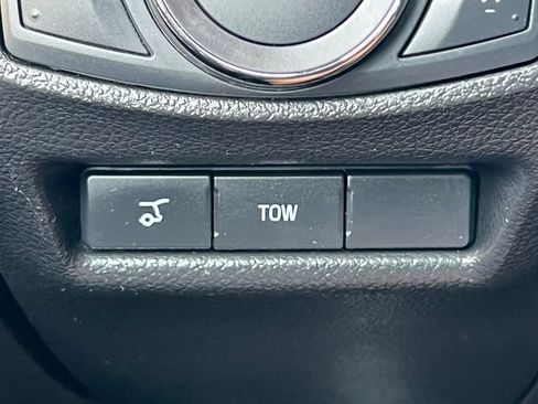 Used 2018 Ford Explorer XLT w/ Equipment Group 202A AWD/4WD image 19