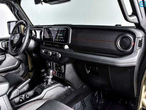 Used 2026 Jeep Wrangler Unlimited Rubicon AWD/4WD image 24