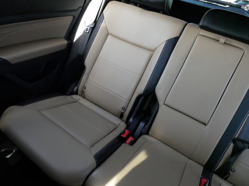 Certified 2022 Volkswagen Atlas Cross Sport SE w/ Panoramic Sunroof Package image 12