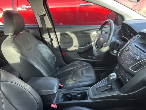 Used 2015 Ford Focus SE w/ Equipment Group 201A image 4